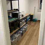 In Bis 5 Personen Spalt