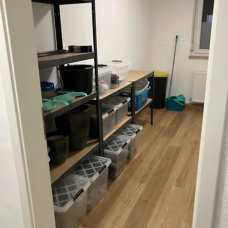 In Bis 5 Personen Spalt
