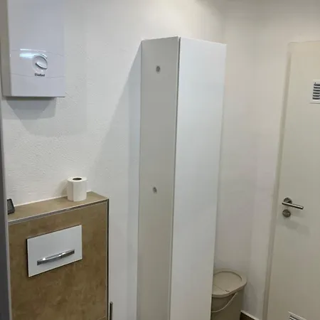 In Bis 5 Personen Spalt