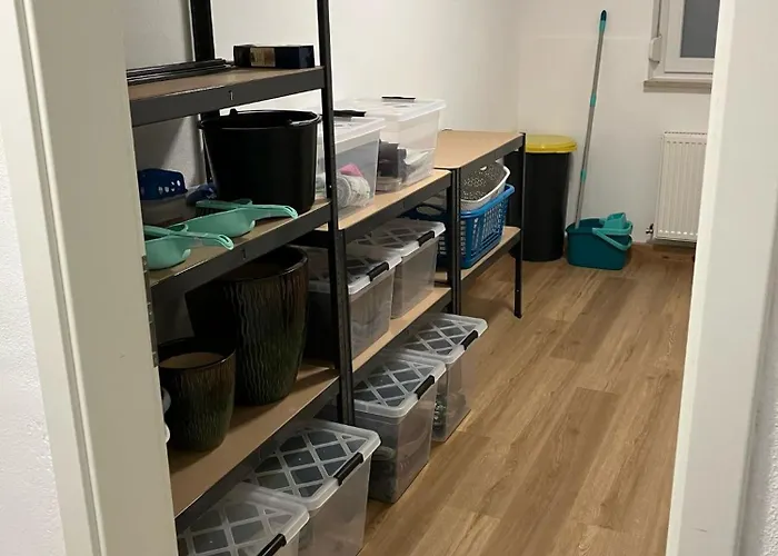 In Bis 5 Personen Spalt