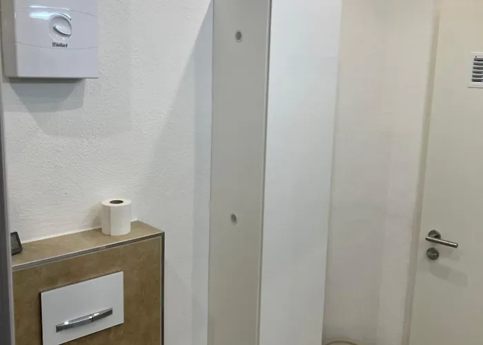 In Bis 5 Personen Spalt